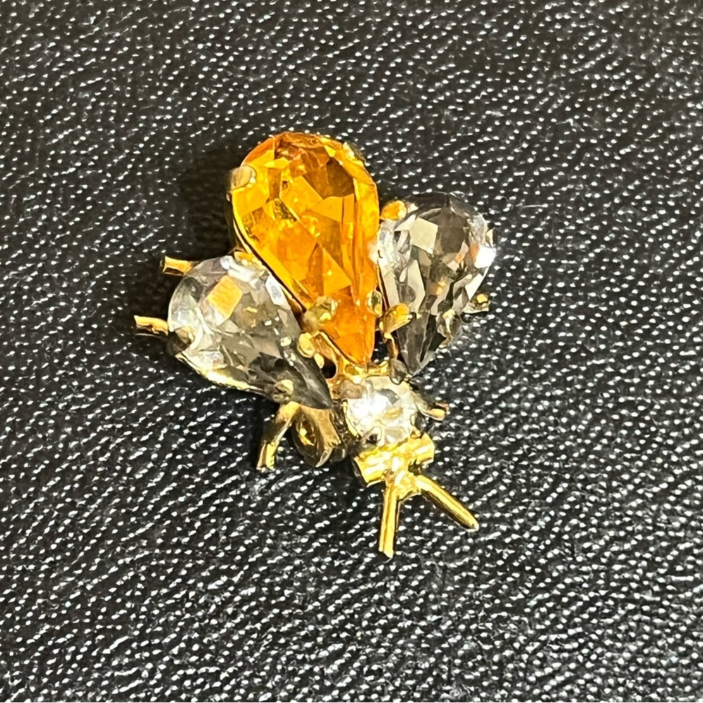 Small Winged Insect Brooch - Picture 2 of 10